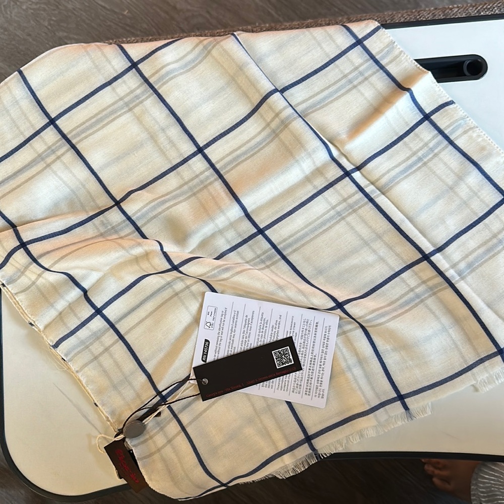 Fiorio scarf. Brand new with tags. - Picture 1 of 5